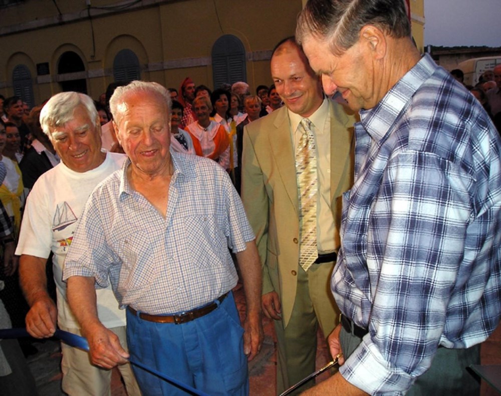 Muzej Kuća o batani otvorili su Giordano Banich, Silvano Venier i Franco Diritti, u sredini gradonačelnik Giovanni Sponza (Snimio Aldo Pokrajac)